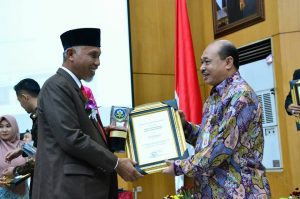 Penghargaan Kota Sehat 2017, Padang Raih “Swasti Saba Wistara”