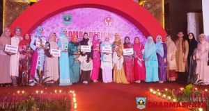 Tampil Jadi Terbaik, Dharmasraya Juara I Lomba Desain Busana Muslimah Tingkat Sumbar