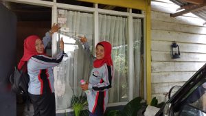 Staf Bapenda Kota Padang Datangi Rumah Warga Kejar Target PBB