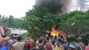 Diduga Kompor Gas Meledak, Lima Unit Rumah Terbakar