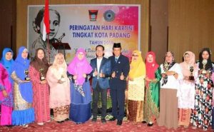Kota Padang Beri Penghargaan Perempuan Inspiratif dan Tangguh di Hari Kartini