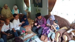 Wali Kota Padang Datangi Rumah Keluarga Zulfirman Syah