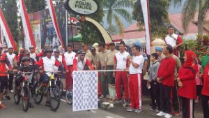 Meriahkan HUT Bhayangkara ke 73 : Bupati Yusuf Lubis, Lepas Peserta Jalan Santai Dan Fun Bike di Halaman Polres Pasaman