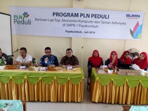 SMPN 1 Payakumbuh Dapat Bantuan Laptop Dan Taman Adiwiyata Dari PLN