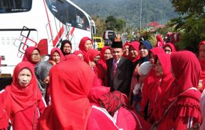 Dihantar Ribuan Pendukung, Dodi Hendra Anggota DPRD Kab Solok Terpilih Dilantik