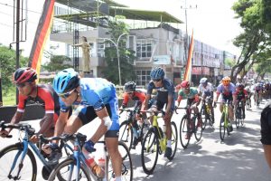 84 Pebalap Tour de Singkarak Bertarung Di Jalanan Kota Payakumbuh