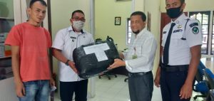 Bentuk Peduli Kampung, Gonjong Limo Bandung Berikan Bantuan APD Dan Masker Ke RSUD Adnan WD Dan RSUD Ahmad Darwis