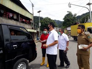 Dihari Ke 4 : PMI Pasaman Beserta Wartawan Lakukan Penyemprotan Disinfektan Dan Bagikan Masker di Kecamatan Panti