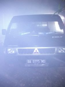 Mobil Pick Up Angkut Kertas Telur Terpanggang Di Padang Alai Bodi