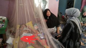 Halifah Husna Terkena Minyak Goreng Panas, Istri Bupati Pasbar Sifrowati Yulianto Datang Membesuk Korban
