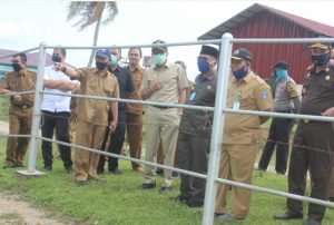 Gubernur Sumbar Irwan Prayitno Bersama Bupati Pasbar H.Yulianto meninjau Pertenakan Sapi Air Runding