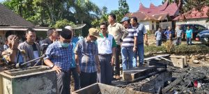 3 Unit Rumah Terbakar Bupati Pasbar H. Yulianto Kunjungi Korban Rumah Kebakaran di Lubuk Landur