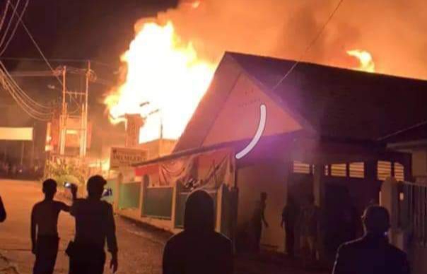 Mencekam, Malam Hari Kebakaran Hebat Landa kawasan Pasar Maninjau