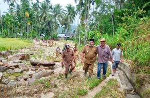 Bupati Benny Utama Tinjau Lokasi Banjir Bandang di Nagari Sundata