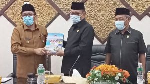 Rapat Paripurna DPRD Kota Padang Penyampaian LKPJ Walikota Padang Tahun 2020