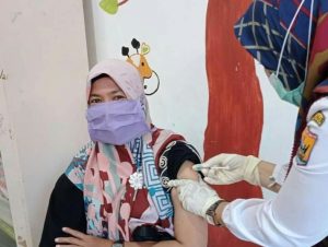 385 Pendidik PAUD dan PNF Kota Pariaman Disuntik Vaksin