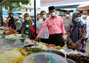 Sidak Pasar Pabukoan, Wako Pariaman Minta Pedagang Jaga Kebersihan Makanan
