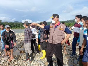 Gubernur Sumbar Tinjau Lokasi  Banjir Di Pesel
