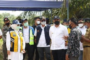 Bupati Dharmasraya Sutan Riska Bersama kepala BWS Sumatera V Tinjau Langsung Pengerjaan Saluran Irigasi