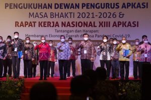 Sutan Riska Kukuhkan 114 Bupati se Indonesia jadi Dewan Pengurus APKASI