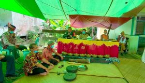 Danramil 07/Empanang Hadiri Pelantikan Kepala Adat Desa Nanga Kantuk.