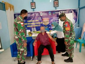 Agar Berjalan Tertib, Babinsa Cenrana Awasi Vaksinasi Covid-19 Kepada Purnawirawan TNI Dan Warakauri