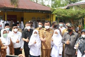 Ketua DPRD kabupaten Dharmasraya Tinjau Kagiatan Vaksinasi Di MTSN Koto Baru