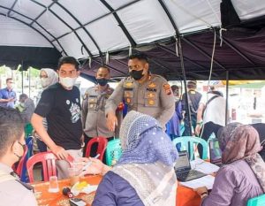 Wako Sawahlunto Meninjau Pelaksanaan Vaksinasi di Jalan Lintas Sumatera, Muarokalaban.