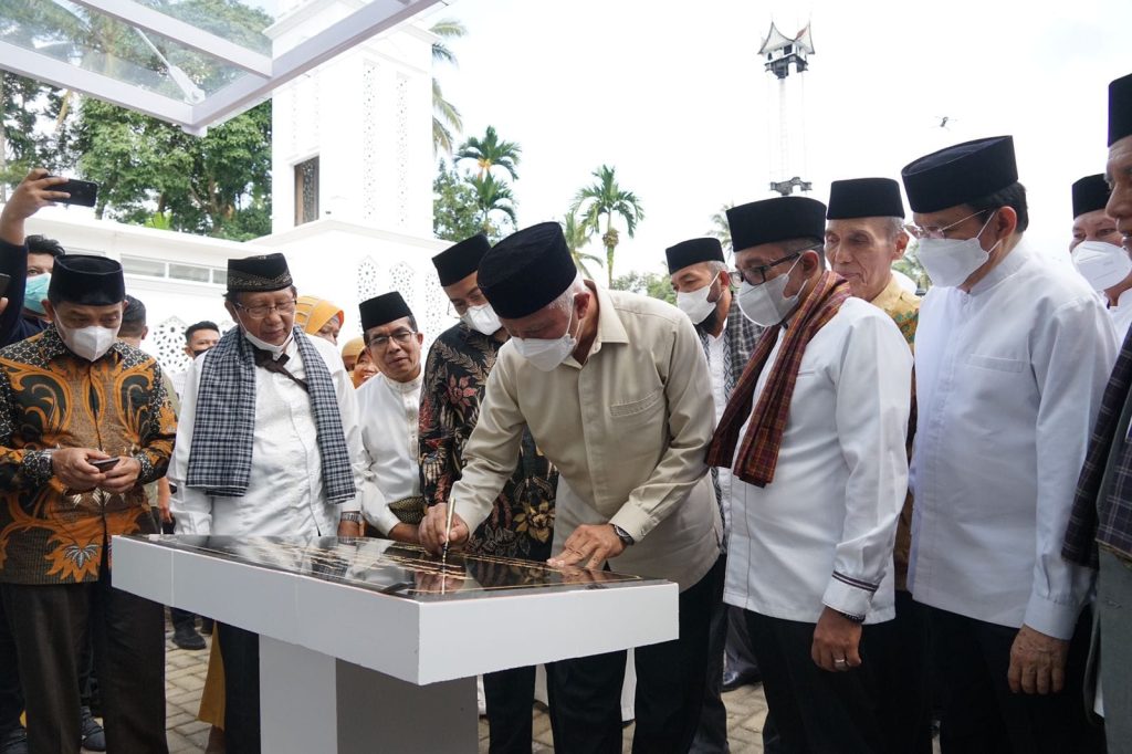 Didampingi Eka-Richi, Gubernur Mahyeldi Resmikan Masjid Raya Lubuk Jantan Lintau Buo Utara