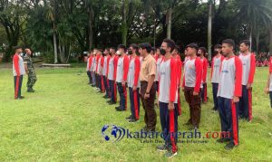 Tingkatkan Disiplin, Koramil 02/PT Laksanakan Pelatihan PBB Terhadap Siswa Siswi SMK N 2 Padang
