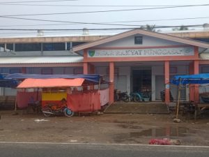 Camat tuding Wali Nagari sebagai biang  kerok terkait kios pasar Rakyat di Punggasan tidak kunjung Digunakan