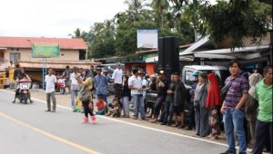 Diduga dana Desa disalah gunakan: Puluhan Warga Nanggalo Demo Kantor walinagari, ini tuntutannya.