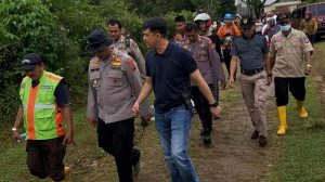 Kapolresta Padang Bergabung dengan Tim Sar dalam Pencarian Tiga Korban Hanyut di Sungai Lubuk Tongga