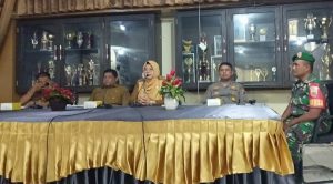 Babinsa Simpang Haru Hadiri Rapat Perencanaan Gotong Royong di Aula Kecamatan Padang Timur