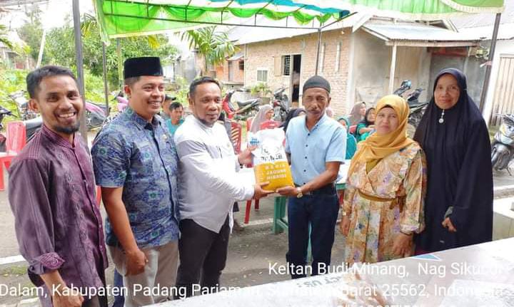 Wakil Ketua DPRD Padang Pariaman Aprinaldi Salurkan 300 Kg Jagung kepada Kelompok Tani di Sikucur