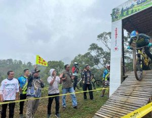Suhatri Bur membuka West Sumatera Series Downhill Chalenge