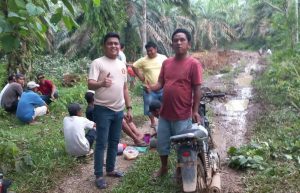 Aandri Saputra Anggota DPRD Dharmasraya Benahi Akes Jalan Perkebunan Masyarakat