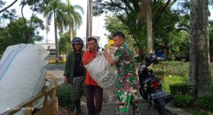 Babinsa Koramil 02/Padang Timur Berikan Motivasi kepada Petugas Kebersihan