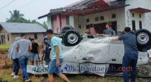 Mobil Pangangkut Uang ATM Alami Kecelakaan Tunggal dan Terbalik di Jalan Lintas Batang Gasan