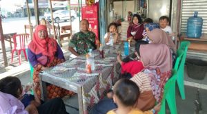 Babinsa Simpang Haru Laksanakan Komsos dengan Kader KB Kelurahan