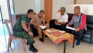Babinsa Jati Laksanakan Komsos dengan Ketua Karang Taruna Padang Timur