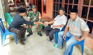 Babinsa Simpang Haru Laksanakan Komsos dengan Ketua RT 002 Bahas untuk Aktifkan Pos Kamling