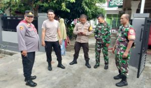 Tingkatkan Sinergitas TNI – Polri, Babinsa Simpang Haru Laksanakan Patroli Bersama Anggota Polsek Padang Timur