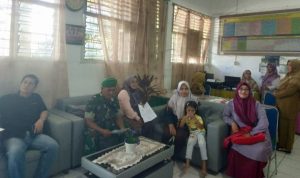 Agar Dapat SMP Lebih Dekat, Babinsa Simpang Haru dan Kepala Sekolah SDN 34 Tentukan Koordinat Alamat Murid