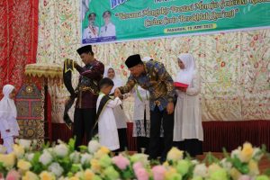Wabup Sabar. AS Apresiasi Wisuda Ratusan Anak Didik Raudhatul Athfal se Kabupaten Pasaman