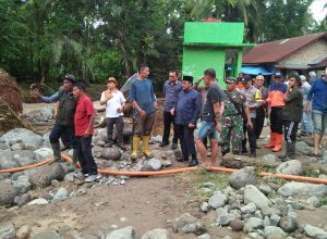 Dihantam Banjir, Bupati Pasaman Minta Segera Pulihkan Keadaan Kampung Jambak Air Dareh