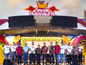 Dibuka Audy Joinaldy, 16 Etnis Meriahkan Festival Multikultural di Padang