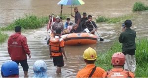 Akibat Hujan Lebat Disertai Angin Kencang, Beberapa Kecamatan di Padang Pariaman Dilanda Banjir dan Tanah Longsor