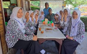 Babinsa Parak Gadang Timur Berikan Motifasi dan Semangat Belajar kepada Pelajar SMPN 9 Padang