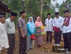 Ermawati Terima Bantuan Rumah Tidak Layak Huni dari Baznas Padang Pariaman